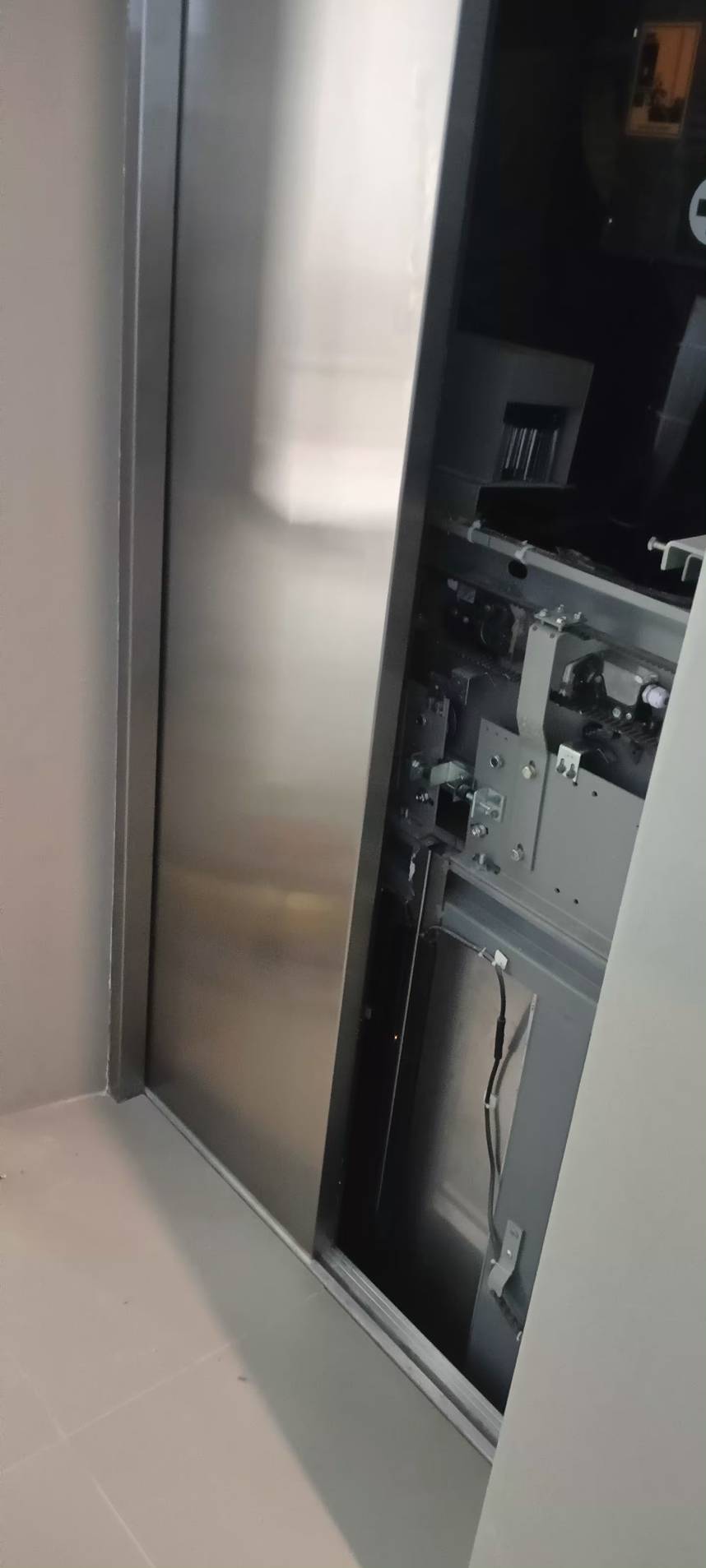 PASSENGER ELEVATOR 21